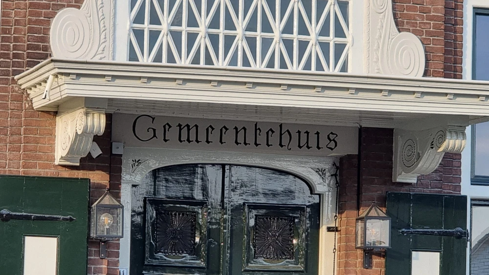 Detail des ehemaligen Rathauses an der Hoofdstraat 11