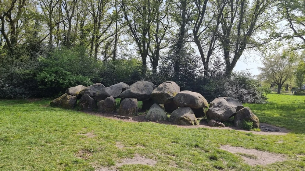 Hünengrab D18 am Nordrand von Rolde