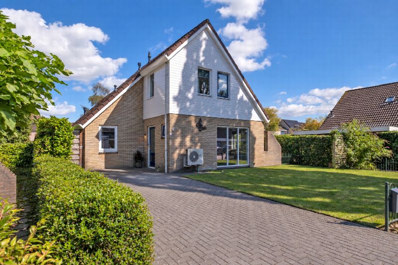 Landschrijverlaan 40, Rolde