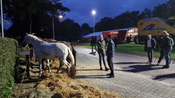 Der erste Handel des Tages wird abgeschlossen