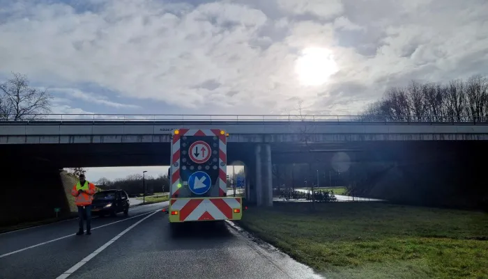 Ofzetting onder het viaduct bie Rolde
