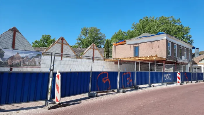 Das Gebäude der Bowlingbahn während des Umbaus