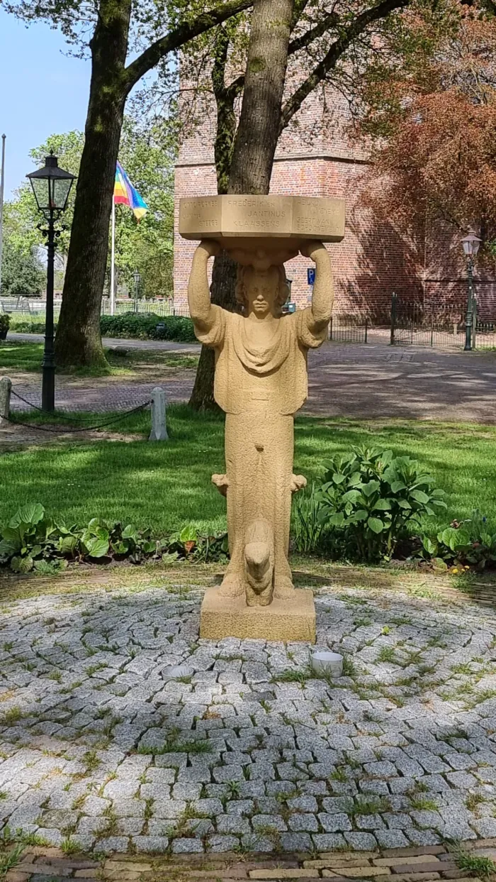 Het monument op de Brink in Rolde