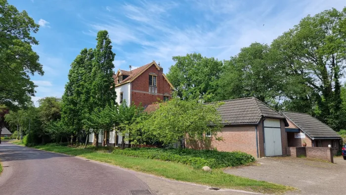 Het veurmalige stationsgebouw van Rolde