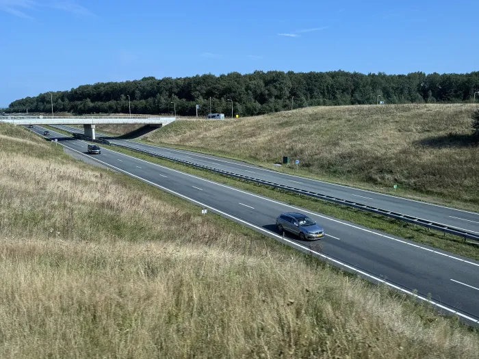 De verdiept liggende N33 bie verkeersplein Gieten in 2024