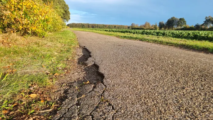Raad Aa en Hunze besluit in december over ruim 9 miljoen voor wegenonderhoud