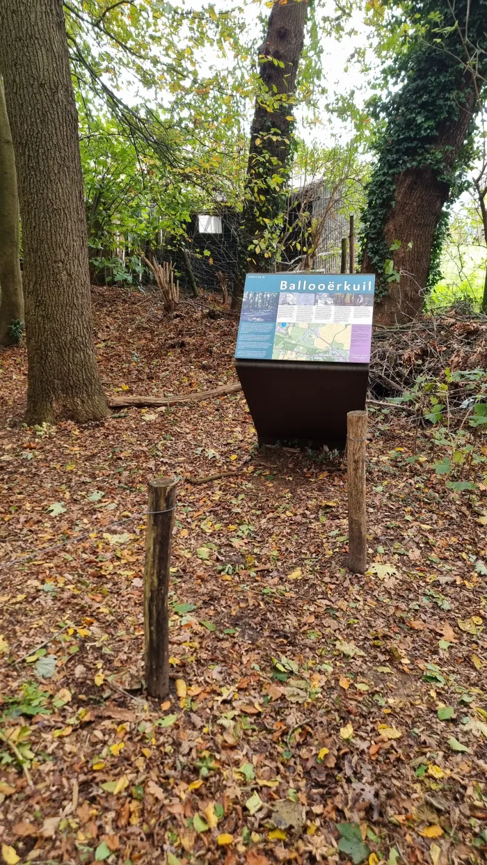 The information board at the entrance describes the history and nature of the Balloërkuil.